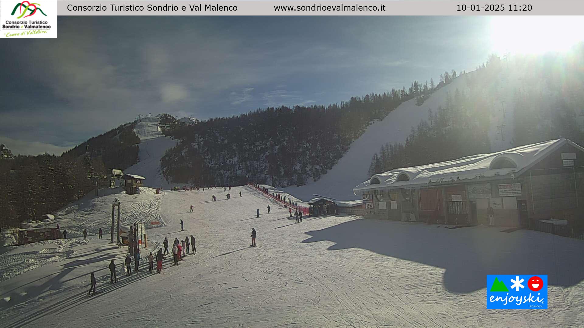 immagine della webcam nei dintorni di Montagna in Valtellina: webcam Chiesa in Valmalenco